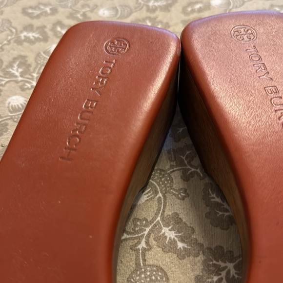 Chic Tory Burch woven leather platform slides - Picture 3 of 5